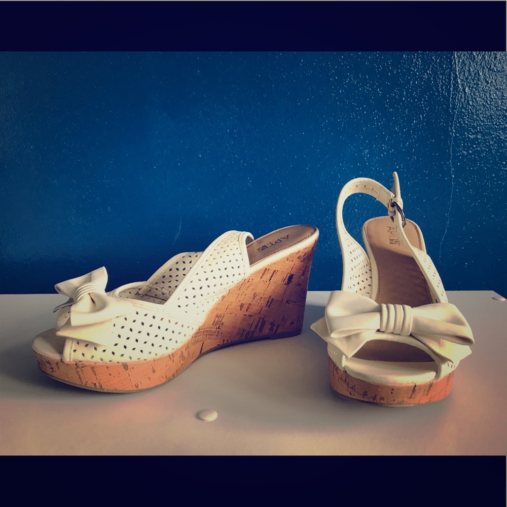 Off white wedges